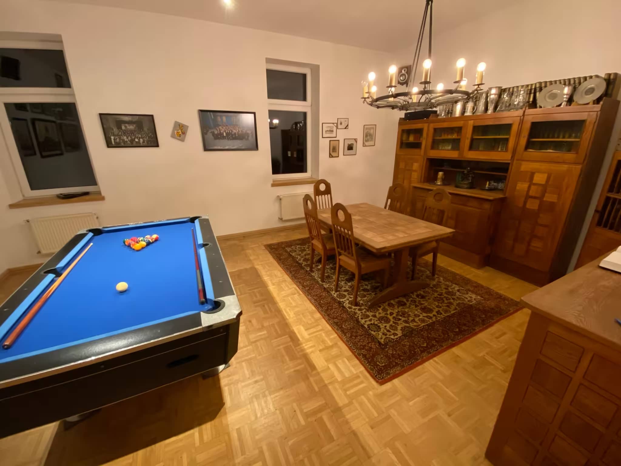 Gemeinschaftszimmer mit Billardtisch